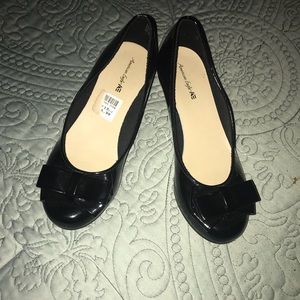 Girls patten leather shoes